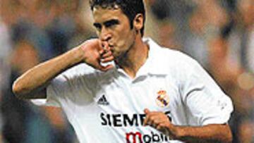 <B>ASUSTA</b>. Raúl es todo carácter dentro del terreno de juego y a Luis no le pasa desapercibido.