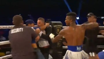 Más de 5M de visitas solo hoy: un fan se sube al ring a pegar al campeón y se lía una tremenda