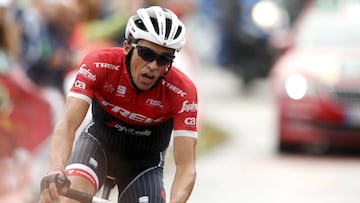 Alberto Contador atacó a falta de veinte kilómetros para la meta, abrió hueco pero fue cazado por el pelotón y entró junto a los favoritos.