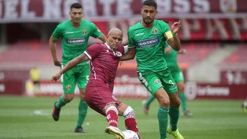 Futbol, La Serena vs Audax Italiano
Trigsima cuarta fecha, campeonato Plan Vital 2020 segunda rueda.
El jugador de La Serena Humberto Suazo , Izquierda, disputa el baln con Manuel Fernandez de Audax Italiano, durante el partido de primera division realizado en el estadio La Portada de la Serena, Chile.
14/02/2021
Hernan Contreras/Photosport
Football, La Serena vs Audax Italiano
Thirty-fourth date, 2020 Vital Plan second wheel championship.
The player of La Serena Humberto Suazo, left, disputes the ball with Manuel Fernandez of Audax Italiano, during the first division match held at the La Portada stadium in la Serena, Chile.
14/02/2021
Hernan Contreras / Photosport