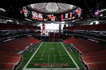 Difícilmente veremos al estadio de los Falcons fuera de esta posición en cualquier ranking que incluya a todos los recintos deportivos de Estados Unidos. El escenario de Atlanta recibió el Super Bowl LI y, a pesar de tener más años que el U.S. Bank, su inversión fue mayor.