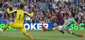 Jornada 32. BARCELONA-BETIS  Ocasión de Alexis.