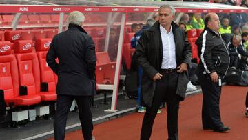 Jose Mourinho y Mark Hughes