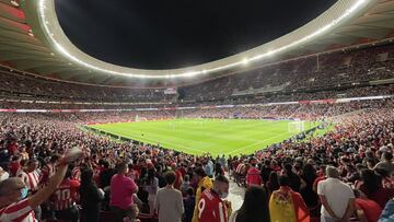 Ambiente de un Wanda Metropolitano lleno.