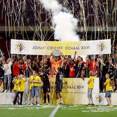 Xavi Simmons marca en el primer título del PSV de Van Nistelrooy