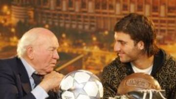 Di Stéfano con Higuaín en su etapa en el Madrid.