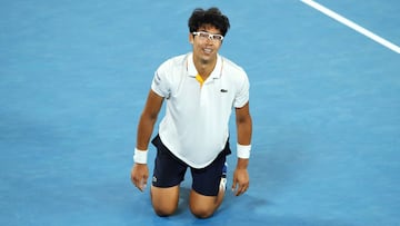 Gafas, aparato dental, acné y tenis: así es el coreano Chung, verdugo de Djokovic