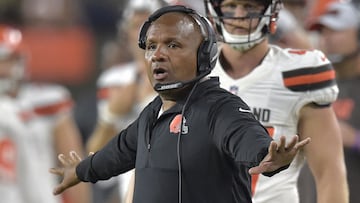 Hue Jackson, ex head coach de los Cleveland Browns, neg&oacute; recibir dinero por parte Jimmy Haslam, due&ntilde;o del equipo, por perder partidos a prop&oacute;sito.