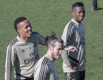 Training | Bale and chums.