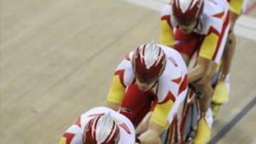 <b>A POR LA FINAL.</b> Nuestros ciclistas han superado la primera clasificación y ahora tendrán que luchar por un puesto en la final.