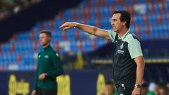 VILLARREAL, SPAIN - AUGUST 18: head coach Unai Emery of Villarreal CF gestures during the UEFA Europa Conference League 2022/23 Play-Off First Leg match between Villarreal CF and Hajduk Split at Estadio de la Ceramica on August 18, 2022 in Villarreal, Spain. (Photo by Maria Jose Segovia/DeFodi Images via Getty Images)