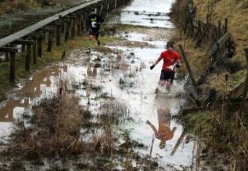 La carrera Tough Guy, se celebra desde 1987 en Inglaterra y desafía a sus participantes a recorrer 15km llenos de los obstáculos, donde hasta los más expertos se quedan en el camino. 