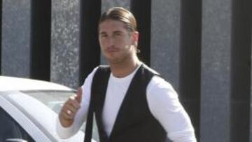 <b>DESEADO. </b>Ramos, llegando a una concentración del Madrid.