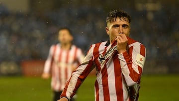 OURENSE, 18/12/2025.- El centrocampista del Athletic Mikel Jauregizar celebra tras marcar ante el Ourense, durante el partido de dieciseisavos de final de la Copa del Rey que Ourense CF y Athletic Club disputan este jueves en el estadio de O Couto. EFE/Brais Lorenzo