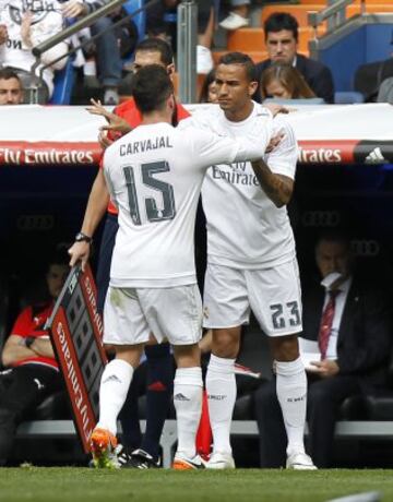 Entra Danilo por Carvajal.