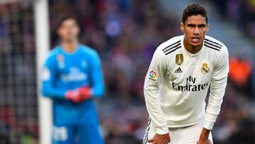 M¨¢s malas noticias en el Madrid: Varane, hasta un mes de baja