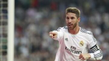 El defensa del Real Madrid, Sergio Ramos, celebra su gol, primero del equipo, durante el partido de la trigésimo sexta jornada de la Liga de Primera División que Real Madrid y Valencia CF disputan hoy en el Santiago Bernabéu, en Madrid.