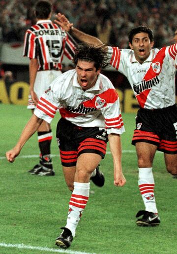 MIlitó en River en dos etapas diferentes. La primera entre 1996 y 1998. Su primer gol con Millonario fue, precisamente ante Boca Juniors. Después de su paso por Europa regresó al club argentino, donde estuvo entre 2003 y 2005.