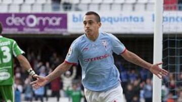 <b>IMPARABLES. </b>Orellana, que celebra el cuarto tanto de los celestes, es un buen ejemplo del gran estado de forma que atraviesa el Celta.