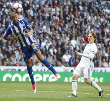 Deyverson and Modric.