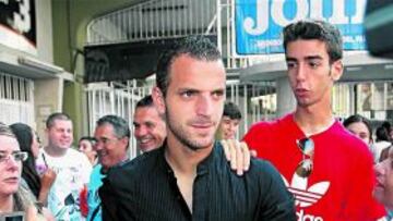 "Si ellos prefieren cambiarme el sitio, yo se lo cambio ya aunque sólo fuera para estar dentro del grupo y vivir el ambiente que se vive", explica el jugador del Valencia.