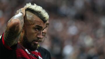 AMDEP7943. SAO PAULO (BRASIL), 12/10/2022.- Arturo Vidal de Flamengo reacciona ante Corinthians hoy, en el partido de ida de la final de la Copa Brasil en la Arena de Sao Paulo (Brasil). EFE/Sebastiao Moreira