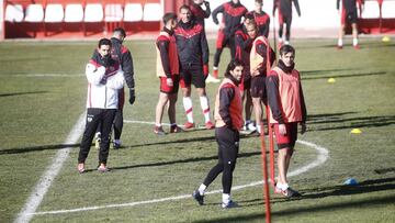 M&iacute;chel dirige un entrenamiento en la Ciudad Deportiva.