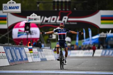 Alaphilippe ganador del maillot arcoiris.