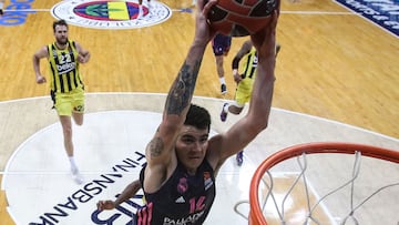 ISTANBUL, TURKEY - APRIL 08: Gabriel Deck, #14 of Real Madrid in action during the 2020/2021 Turkish Airlines EuroLeague match between Fenerbahce Beko Istanbul and Real Madrid  at Ulker Sports Arena on April 08, 2021 in Istanbul, Turkey. (Photo by Tolga Adanali/Euroleague Basketball via Getty Images)