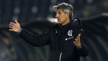 Belgrade (Serbia), 24/10/2024.- Real Sociedad's head coach Imanol Alguacil gestures during the UEFA Europa League soccer match between Maccabi Tel Aviv and Real Sociedad, in Belgrade, Serbia, 24 October 2024. (Belgrado) EFE/EPA/ANDREJ CUKIC