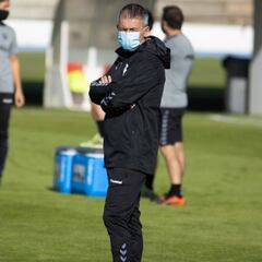 Lucas Alcaraz: "No me paro a pensar en una posible destitución por los malos resultados"