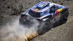 Carlos Sainz durante la primera etapa del Dakar 2021.