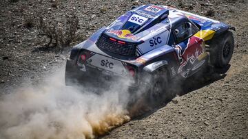Carlos Sainz durante la primera etapa del Dakar 2021.