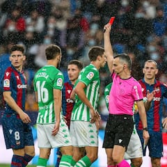 Soldado, más expulsiones que goles