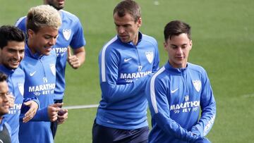 Chory Castro, Pe&ntilde;aranda, Duda y Juanpi, entren&aacute;ndose.