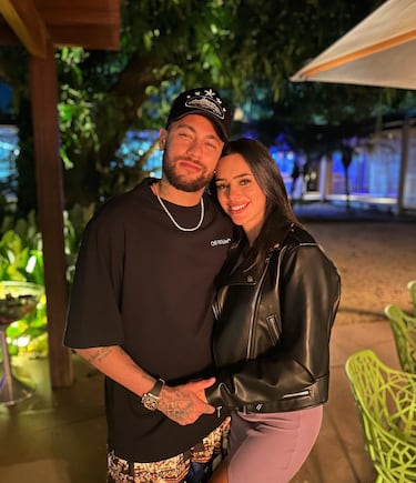 Ni siquiera un contrato por el que se permitían ciertas infidelidades ha podido consolidar la relación entre Neymar y Bruna Biancardi. Con una hija recién nacida, la brasileña anunció la rotura de todo tipo de relación hace apenas un mes.