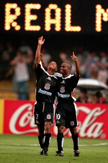 

El club brasileño se ha visto las caras sólo con el Madrid en el Mundialito de Clubes de 2000. Un empate a 2 goles en la fase de grupos que a la postre fue fundamental para que Corinthians accediera a la final contra Vasco de Gama.
