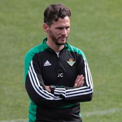 Investigan al ex bético Capi por desfalco