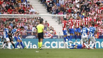 Soccer Football - LaLiga - Atletico Madrid v Espanyol - Wanda Metropolitano, Madrid, Spain - April 17, 2022 Espanyol's Raul de Tomas scores their first goal REUTERS/Juan Medina
