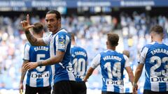 El delantero madrileño se adelantó en la salida de un córner y anotó el primer gol del partido.