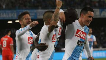 Fiorentina cae goleado por el Napoli con Carlos Salcedo en la banca