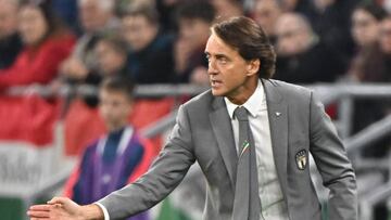 Italy's head coach Roberto Mancini gestures during the UEFA Nations League Group 3 football match between Hungary and Italy in Budapest on September 26, 2022. (Photo by Attila KISBENEDEK / AFP) (Photo by ATTILA KISBENEDEK/AFP via Getty Images)