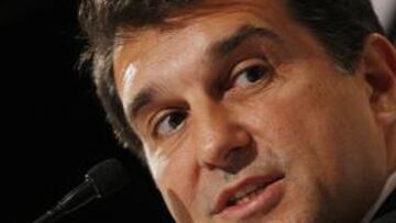 Joan Laporta, presidente del Barça, ha calificado el modelo que lidera el presidente del Real Madrid, Florentino Pérez, de "imperialista", una manera de proceder que tiene "ciertos aires de prepotencia" y que "tiene sus orígenes en el chollo".