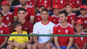 Ferran, Camarasa y Gayà, con los niños.