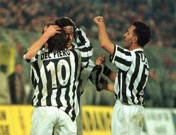 Pinturicchio fichó con 18 años por la Juventus. Heredó el 10 cuando Roberto Baggio se fue al Milan en el verando de 1995. Llevó el dorsal 10 durante 17 temporadas.