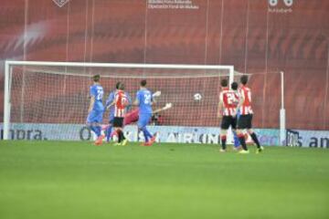 1-0. Susaeta anota el primer tanto.