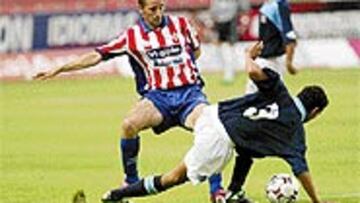 <b>POR LA MÍNIMA</b>. El Tenerife se llevó el Villa de Gijón después de un apurado triunfo en El Molinón.