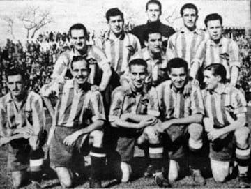 Formación del Atlético de Madrid (antiguo Atlético Aviación) campeón de liga de la temporada 1940/41
