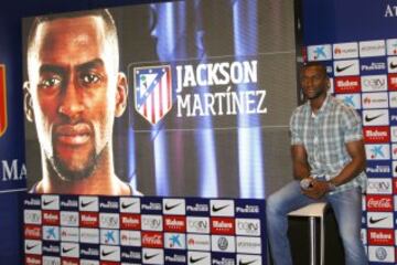 Jackson Martínez durante su presentación en el Vicente Calderón.