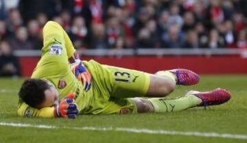 Ospina, seguridad con los pies y manos frente al Everton